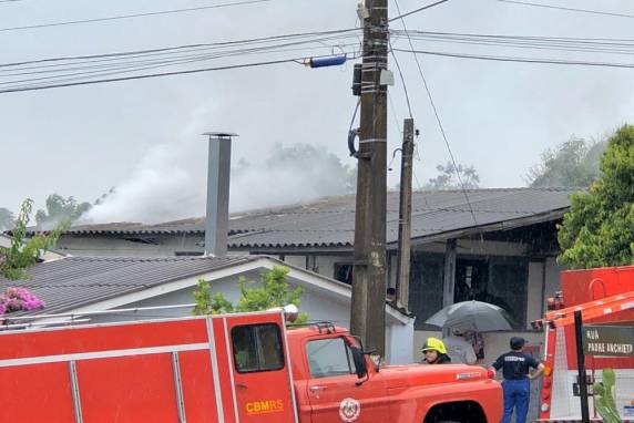 Incêndio atinge residência em Frederico Westphalen